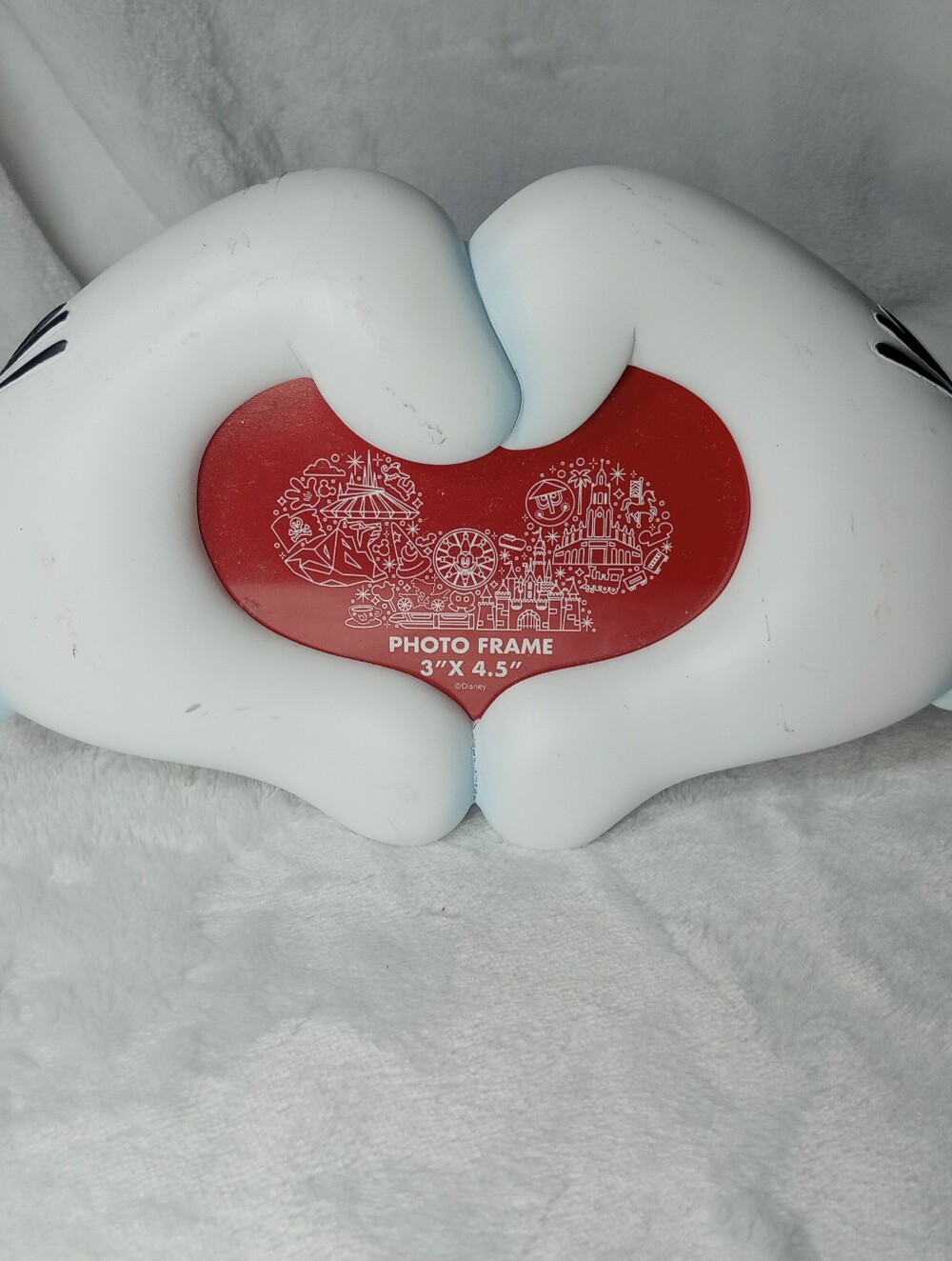 Disney Mickey White Gloves Mouse Hands Heart Shape Picture Photo Frame 3" x 4.5"